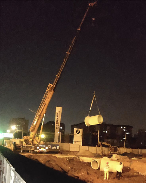 吉隆县“弯臂矫正”—— 吊车的 “形变补偿” 技术